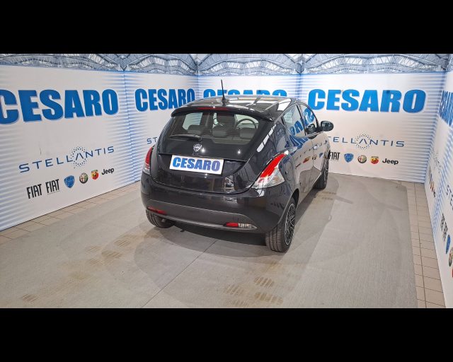 Lancia Ypsilon 1.0 firefly hybrid Platino s&s 70cv - foto 3 di 4