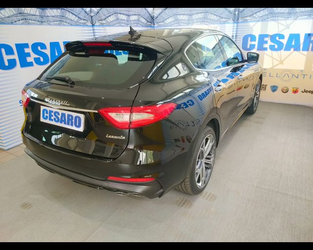 Maserati Levante 3.0 V6 Gransport 275cv auto - foto 3 di 4