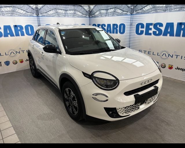 Fiat 600 1.2 hybrid 110cv auto, del 2025, 21.301 km, in vendita a Pont-Saint-Martin (AO)