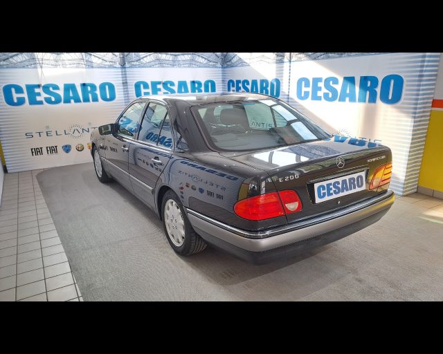 Mercedes-Benz E 200 k Elegance - foto 4 di 4