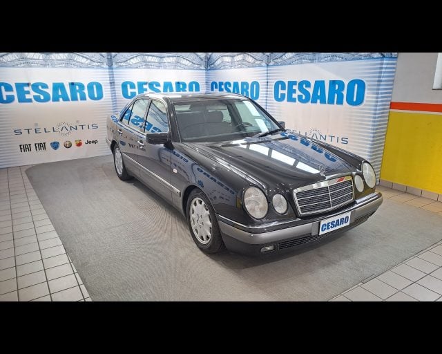 Mercedes-Benz E 200 k Elegance, del 1998, 255.764 km, in vendita a Pont-Saint-Martin (AO)