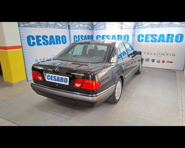 Mercedes-Benz E 200 k Elegance - foto 3 di 4