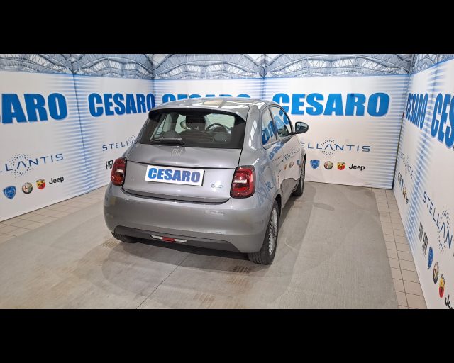 Fiat 500e 42 kWh 120cv - foto 3 di 4