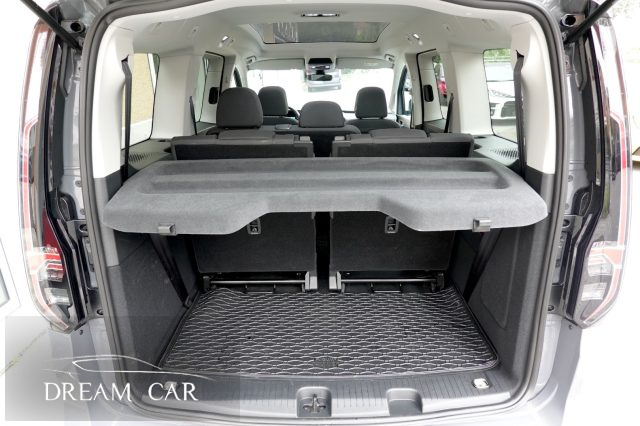 Volkswagen Caddy 2.0 TDI 122 CV DSG Style Maxi 7 POSTI DARK LABEL, del 2024, 22.639 km, in vendita a Savona (SV)