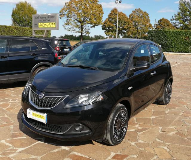 Lancia Ypsilon 1.0 FireFly 5 porte S&S Hybrid Silver, del 2022, 67.850 km, in vendita a Vedelago (TV)