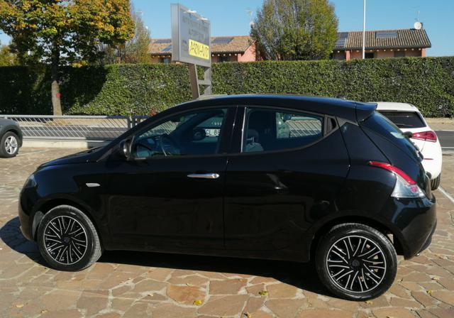 Lancia Ypsilon 1.0 FireFly 5 porte S&S Hybrid Silver - foto 4 di 4