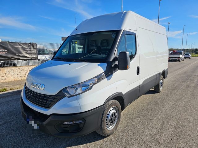 Iveco Daily 35S12V 2.3 HPT PM-TM Furgone Passo 3520 usato a MARUGGIO