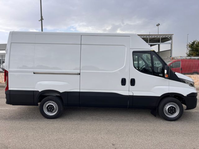 Iveco Daily 35S12V 2.3 HPT L3H2 Furgone Passo 3520 - foto 4 di 4