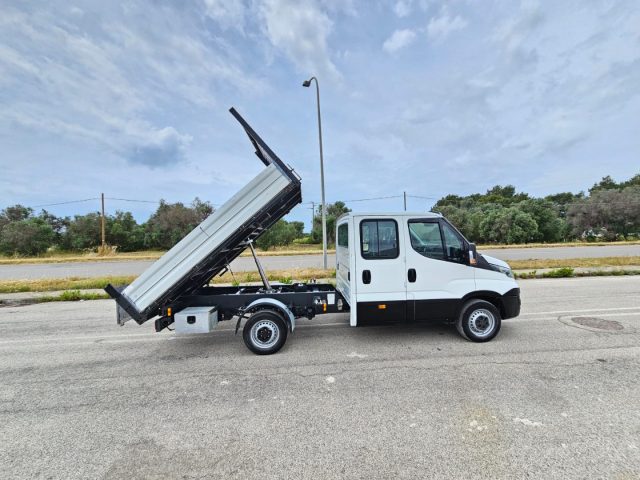 Iveco Daily 35S12 2.3 HPT PASSO 3450 RIBALTABILE TRILATERALE usato a MARUGGIO