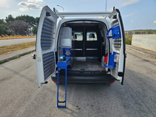 Volkswagen Caddy 2.0 TDI 122 CV 4Motion Furgone OFFICINA MOBILE usato a MARUGGIO