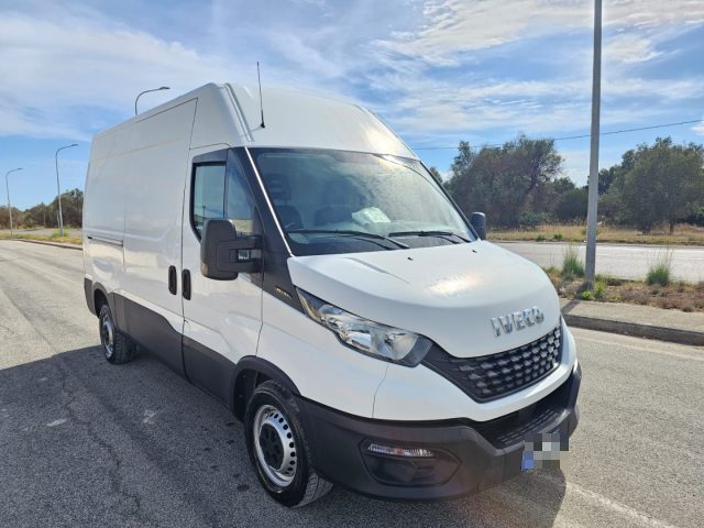 Iveco Daily 35S12V 2.3 HPT PM-TM Furgone Passo 3520 - foto 3 di 4