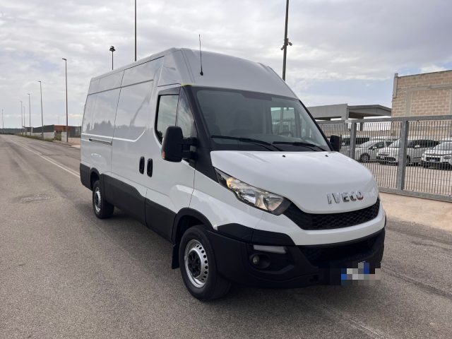 Iveco Daily 35S12V 2.3 HPT L3H2 Furgone Passo 3520 - foto 3 di 4