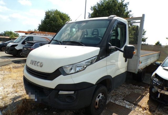Iveco Daily 35C12PASSO 3750 2.3 RG CASSONE FISSO usato a MARUGGIO