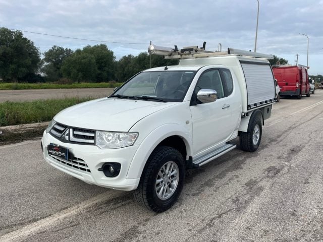 Mitsubishi L200 2.5 DI-D/136CV Club Cab Invite DPF usato a MARUGGIO