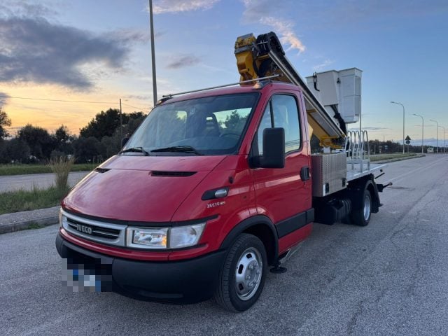 Iveco Daily 35C10 2.3Hpi PM-RG CESTELLO TELESCOPICO COMET usato a MARUGGIO