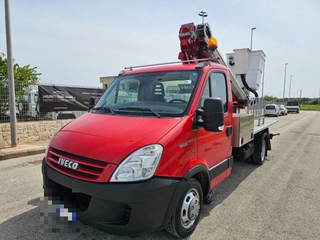 Iveco Daily 35C10 2.3Hpi PM-RG CESTELLO TELESCOPICO COMET usato a MARUGGIO