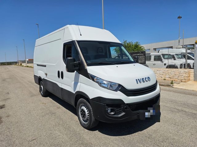 Iveco Daily 35S12V 2.3 HPT L3H2 Furgone Passo 3520 - foto 3 di 4