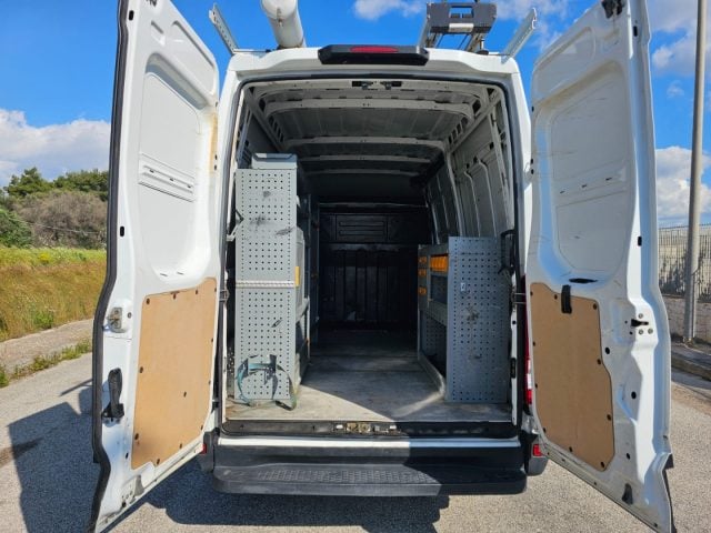 Iveco Daily 35S12V 2.3 HPT PM-TM Furgone ALLESTITO OFFICINA usato a MARUGGIO