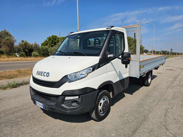 Iveco Daily 35C12PASSO 3750 2.3 MJT 120 CV RG CASSONE FISSO usato a MARUGGIO