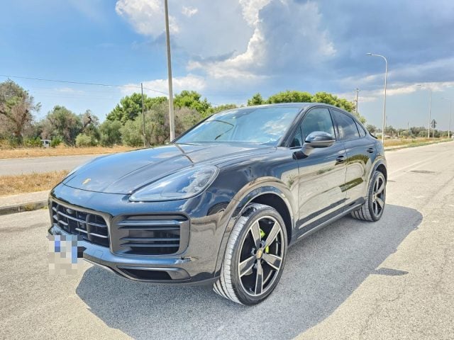 Porsche Cayenne Coupé 3.0 V6 E-Hybrid Platinum Edition usato a MARUGGIO