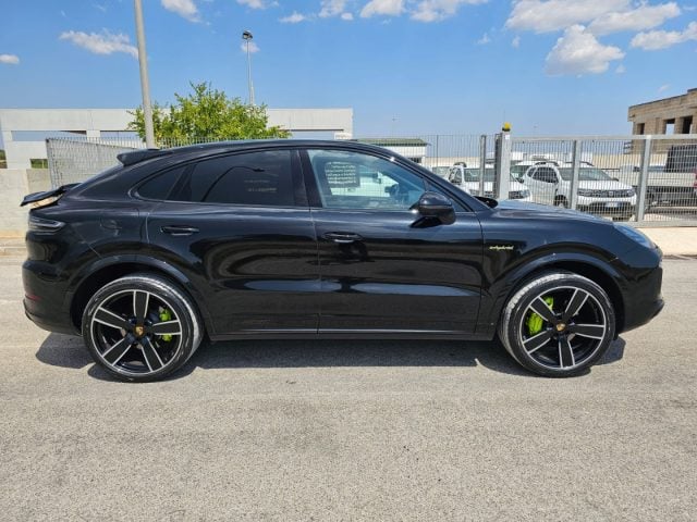 Porsche Cayenne Coupé 3.0 V6 E-Hybrid Platinum Edition - foto 4 di 4