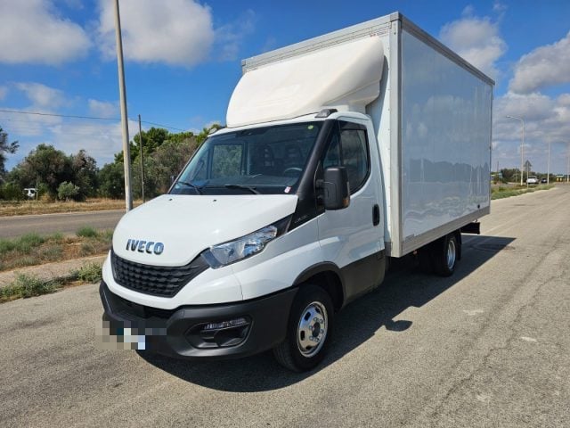 Iveco Daily 35C14 BTor 2.3 HPT PL-RG CASSA 8 BANCALI, del 2022, 87.038 km, in vendita a Maruggio (TA)
