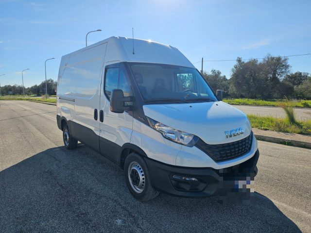 Iveco Daily 35S12V 2.3 HPT PM-TM Furgone Passo 3520 - foto 3 di 4