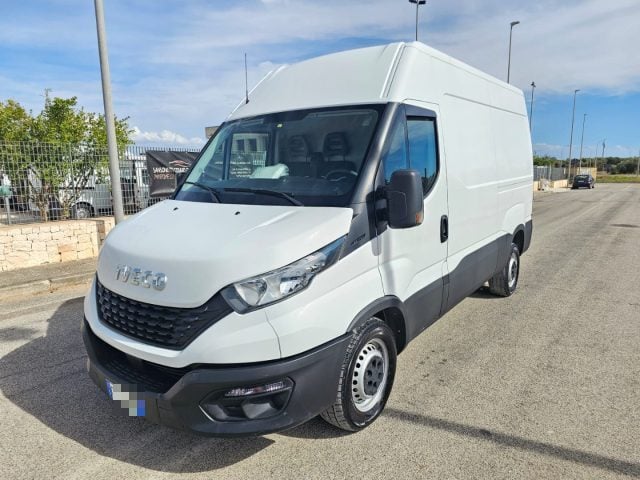 Iveco Daily 35S12V 2.3 HPT PM-TM Furgone Passo 3520, del 2020, 80.959 km, in vendita a Maruggio (TA)