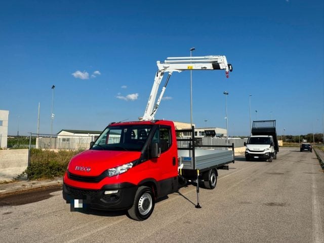 Iveco Daily 35S12 2.3HPT CASSONE FISSO NUOVO + GRU A3 BONFIGL, del 2020, 57.958 km, in vendita a Maruggio (TA)