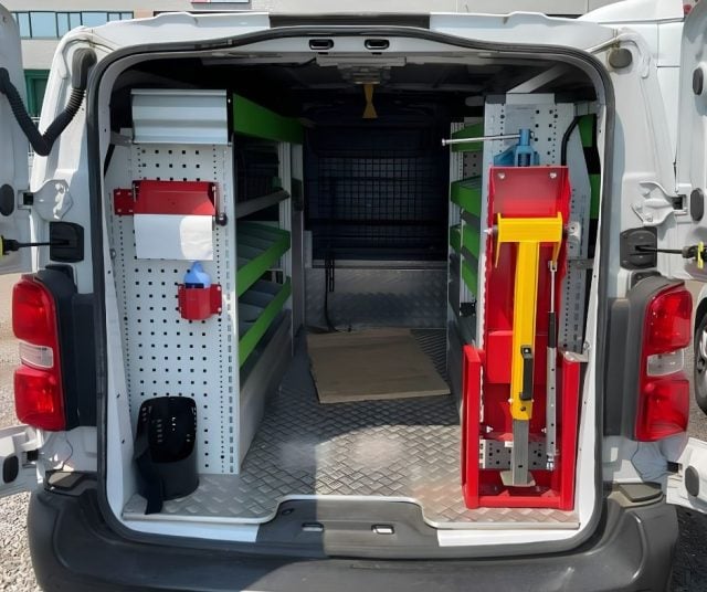 Fiat Scudo 2.0 BlueHDi 145 CV L2H1 Furgone ALLESTITO OFFICINA, del 2023, 70.969 km, in vendita a Maruggio (TA)