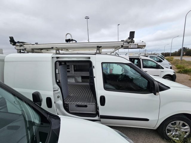 Fiat Doblo 1.6 MJT 105CV S&S PC ALLESTITO OFFICINA MOBILE - foto 2 di 4