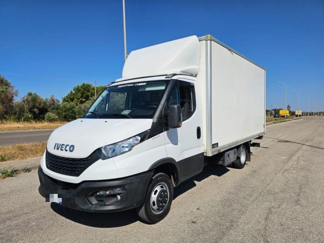Iveco Daily 35C14 QUAD-TOR PASSO 3750 CASSA E SPONDA, del 2021, 121.859 km, in vendita a Maruggio (TA)