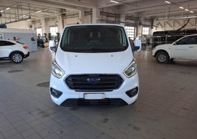 Ford Transit Custom 320 2.0 EcoBlue 130 L2H1 DC Furgone Titanium - foto 2 di 4