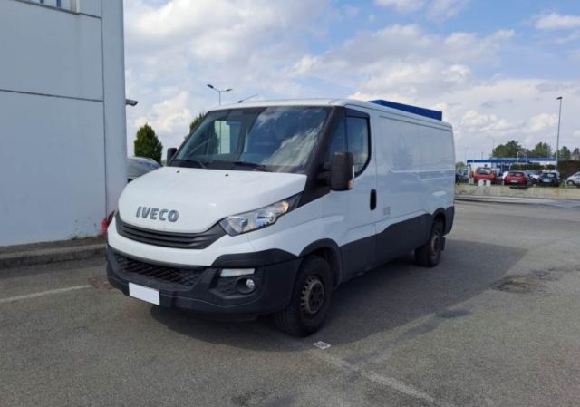 Iveco Daily 33S16V 2.3 HPT PM-TN Furgone, del 2017, 188.389 km, in vendita a Maruggio (TA)