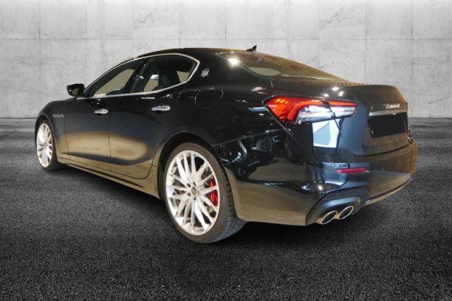 Maserati Ghibli V6 430 CV Q4 Gransport - foto 2 di 4