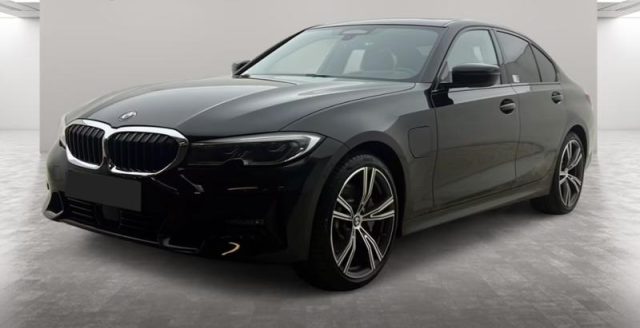 BMW 330 e xDrive Sport - foto 2 di 4