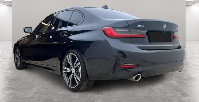 BMW 330 e xDrive Sport - foto 3 di 4