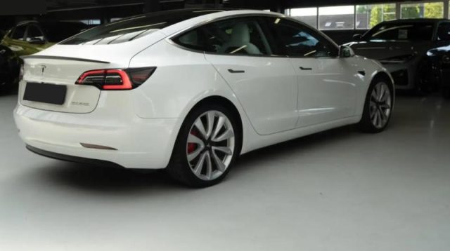 Tesla Model 3 Long Range AWD Performance - foto 4 di 4