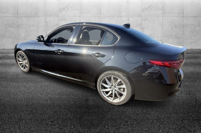 Alfa Romeo Giulia 2.0 Turbo 200 CV AT8 Super - foto 2 di 3
