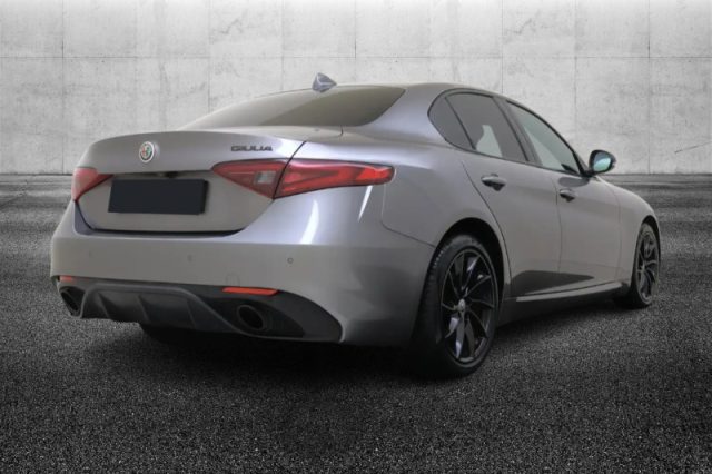 Alfa Romeo Giulia 2.0 Turbo 200 CV AT8 Super - foto 3 di 4