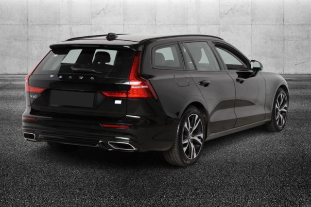Volvo V60 T8 Recharge AWD Plug-in Hybrid R-design - foto 4 di 4