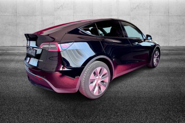Tesla Model Y Long Range AWD - foto 4 di 4