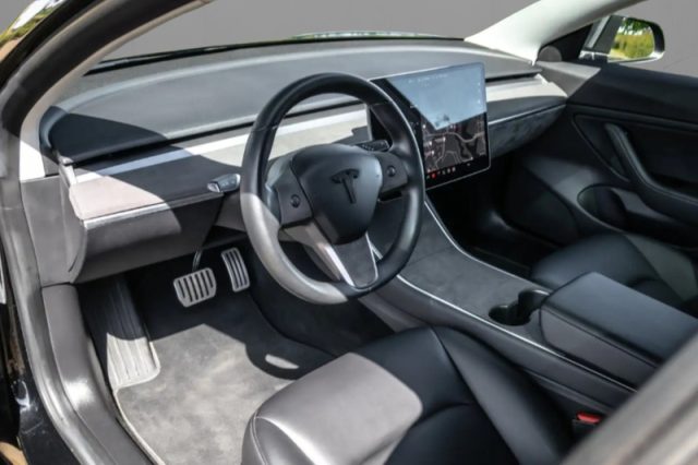 Tesla Model 3 Long Range AWD Performance - foto 4 di 4