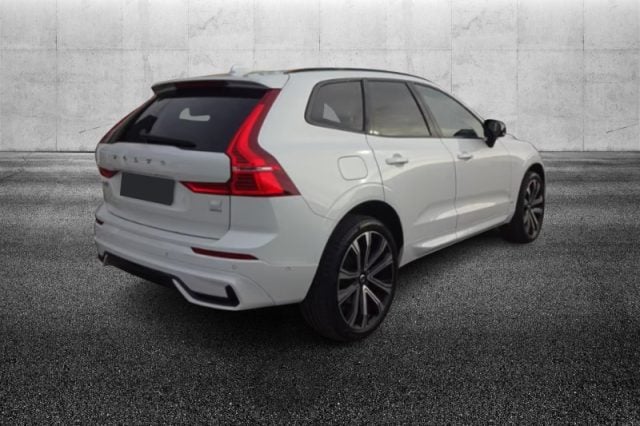 Volvo XC60 T6 Recharge Plug-in Hybrid AWD R-design - foto 3 di 4