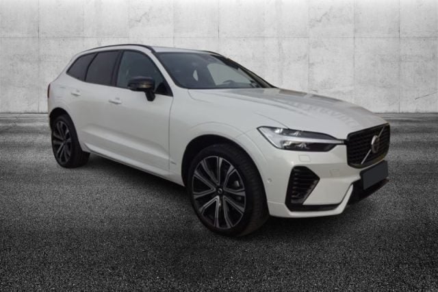 Volvo XC60 T6 Recharge Plug-in Hybrid AWD R-design - foto 2 di 4