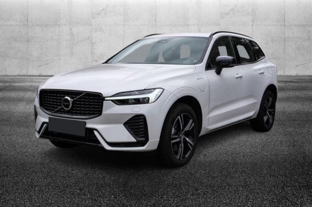 Volvo XC60 T8 Recharge Plug-in Hybrid AWD R-design, del 2021, 31.600 km, in vendita a Pieve Di Cento (BO)