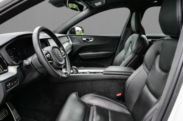 Volvo XC60 T8 Recharge Plug-in Hybrid AWD R-design - foto 4 di 4
