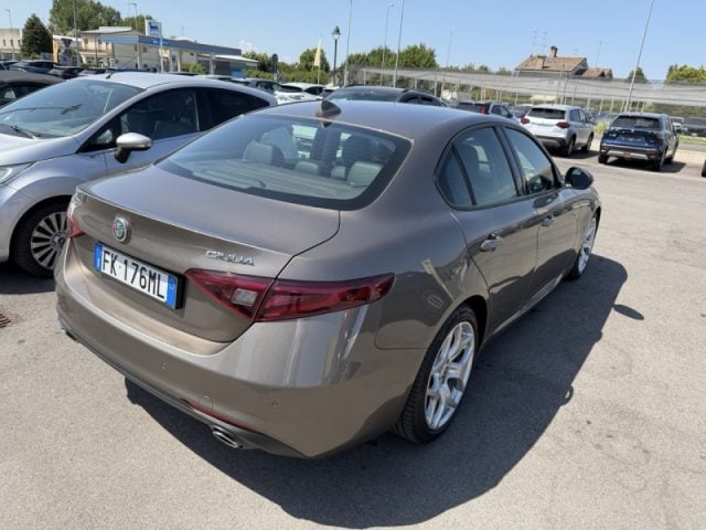 Alfa Romeo Giulia 2.2 Turbodiesel 150 CV - foto 4 di 4
