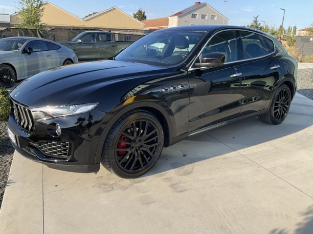 Maserati Levante V6 AWD Nerissimo Edition - foto 3 di 4