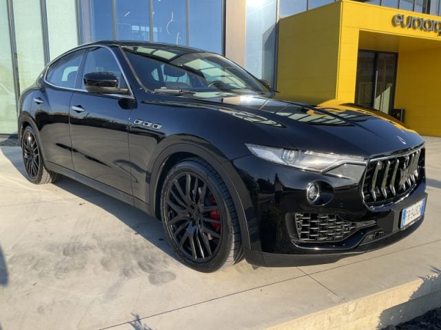 Maserati Levante V6 AWD Nerissimo Edition, del 2018, 124.434 km, in vendita a Pieve Di Cento (BO)